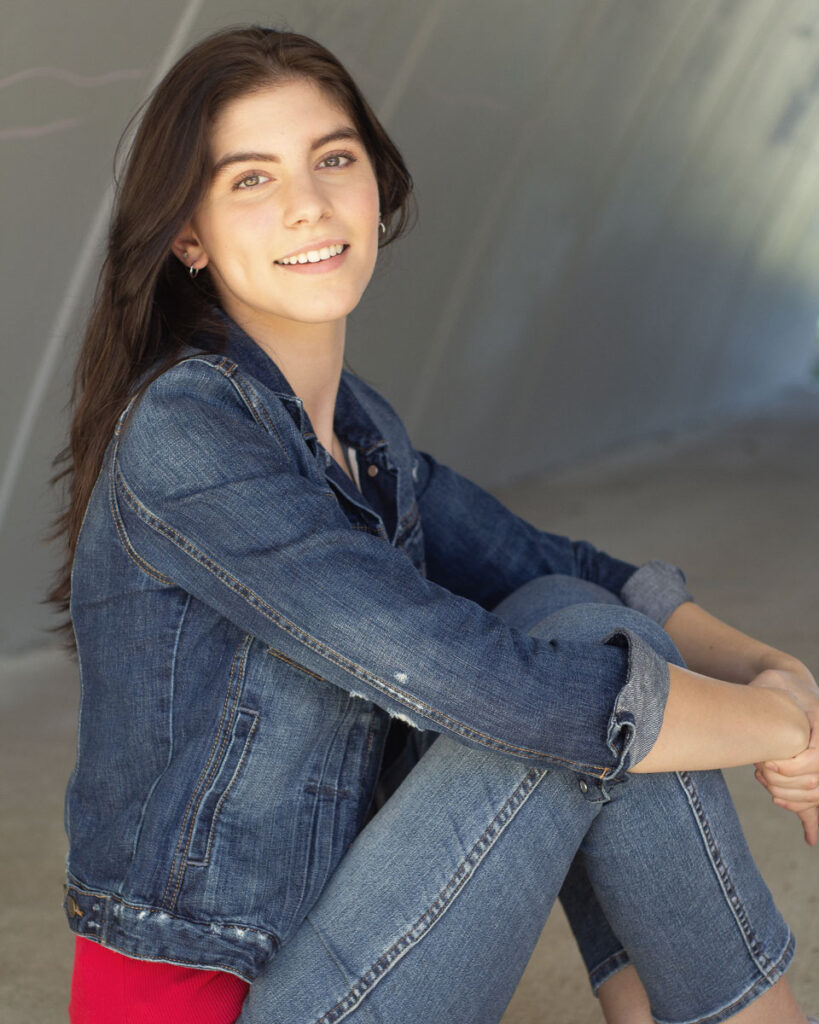 Portrait of young woman.
