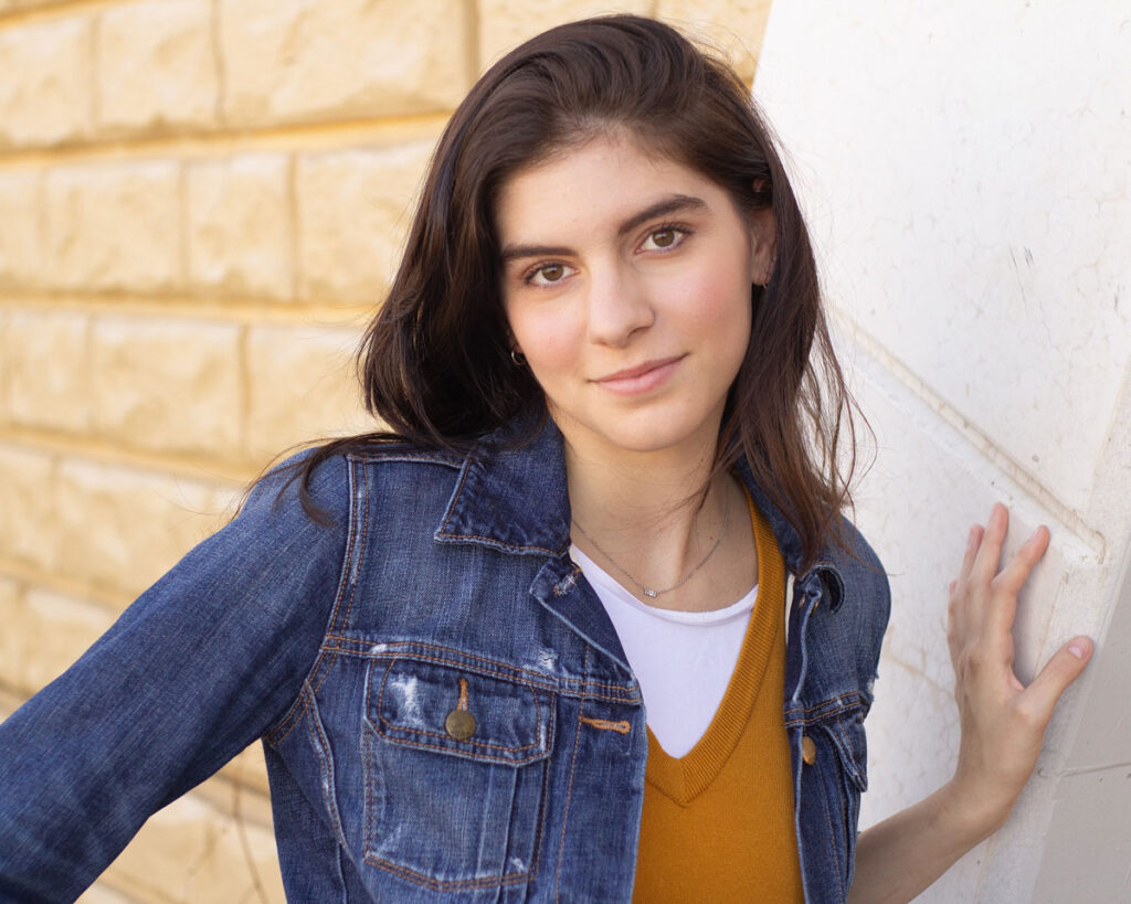 Portrait of young woman.