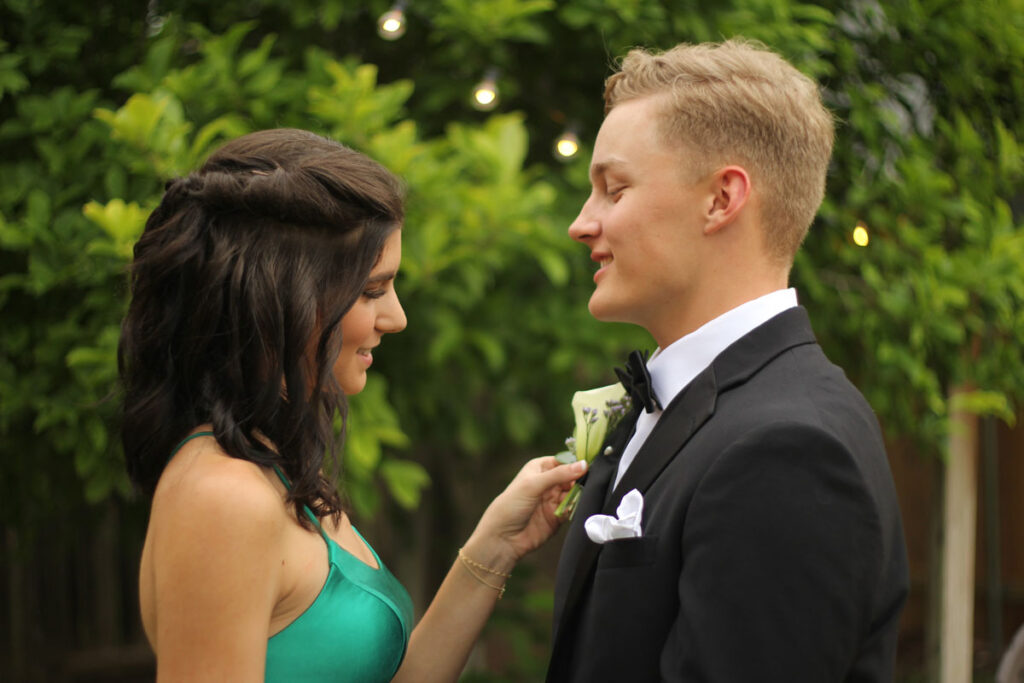Prom photo of couple.