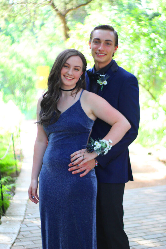 Prom photo of couple.