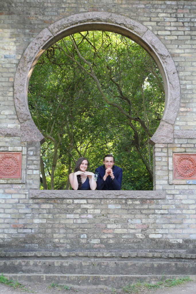 Prom photo of couple.